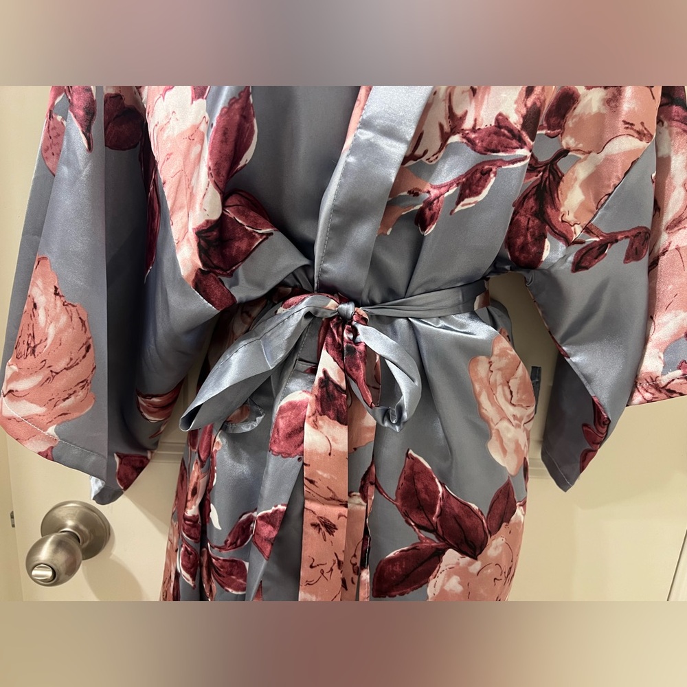 Floral robe - Picture 2 of 5